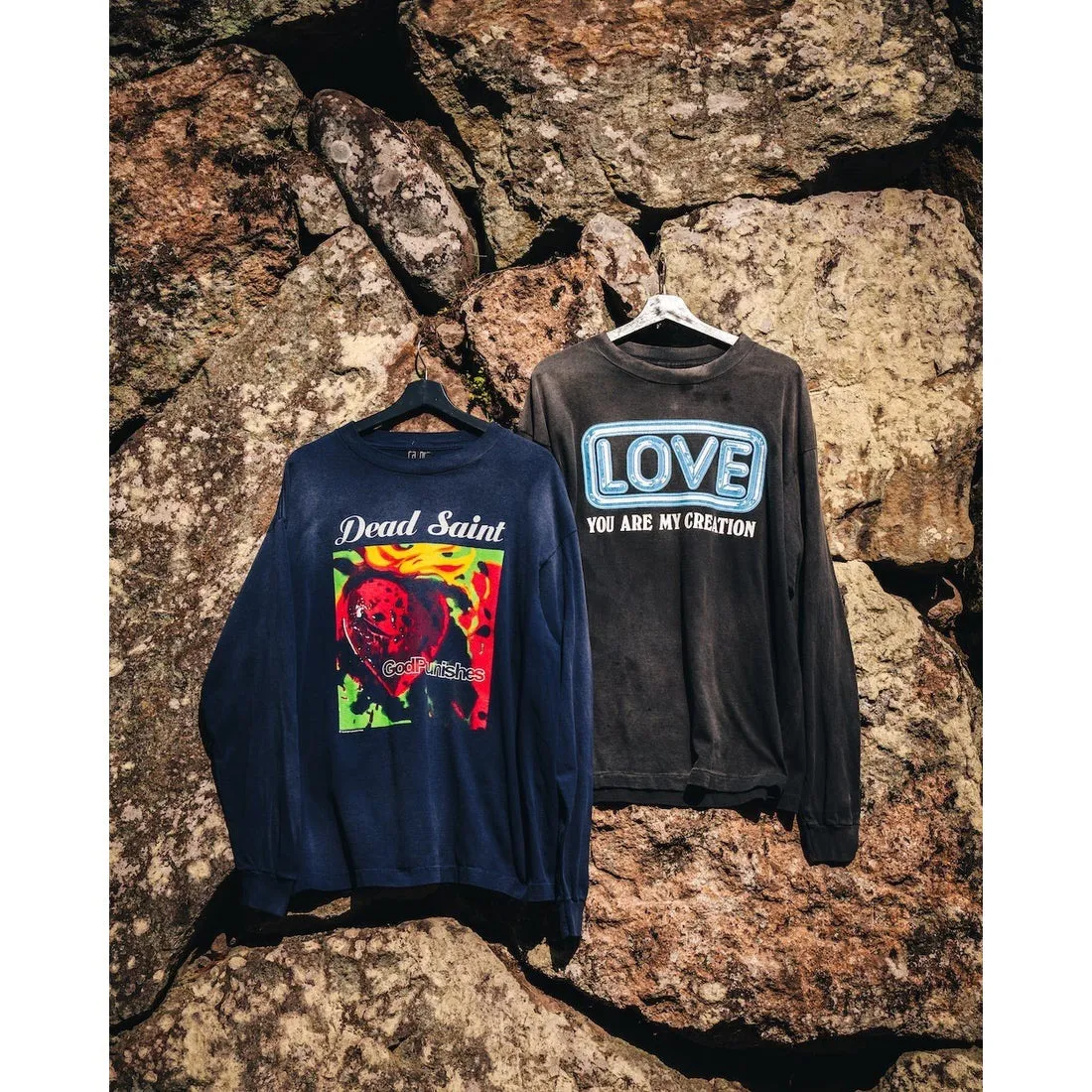 SAINT Mxxxxxx LS TEE/LOVE/BLK LOVE Love Thousand Paper Cranes distressed long sleeves with holes, washed black S-XL, look for cylindrical fabrics without side seams, don’t buy open ones anymore, boring Assute ready-made garments dyed, the whole piece is spray-painted and faded, the collar and cuffs are frayed, many places are worn, the original printing is restored/accessories are complete, with little angel anti-counterfeiting label